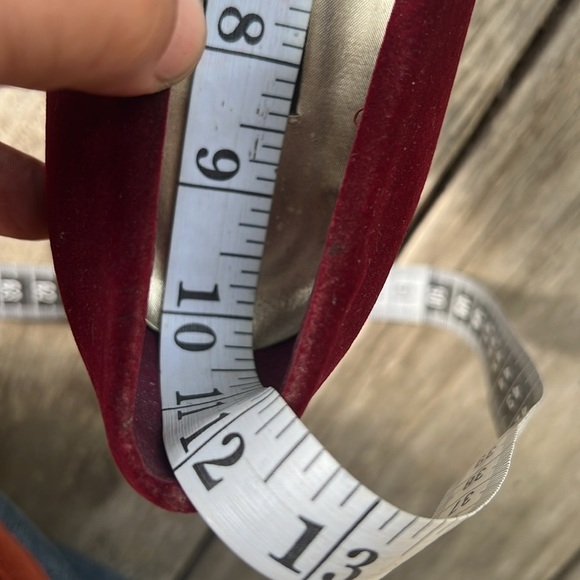 Vintage Notorious For Bakers Leeds Maroon Wine Velvet Kitten Heels Size 10B - Picture 9 of 12